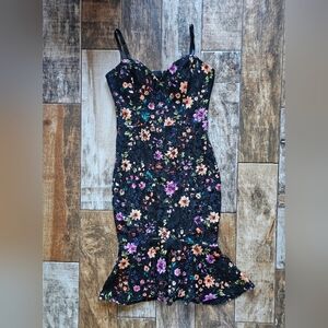 Guess Floral Lace Trumpet Dress Size 4 Built-In Bra Adjustable Straps EUC